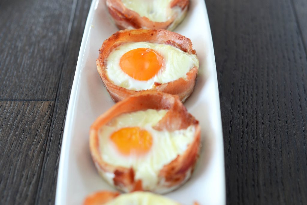 bacon and egg muffins